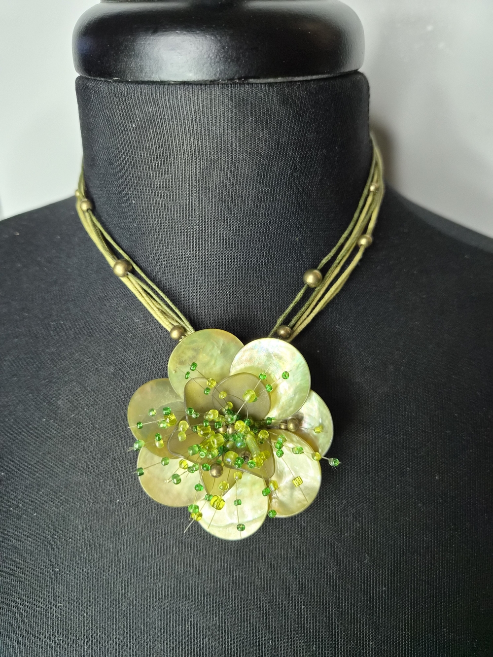 Yousi Vintage Green Mother of Pearl Flower Necklace *EVC